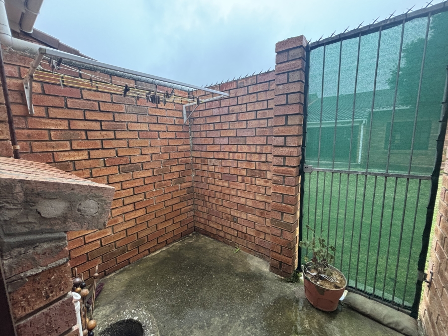 To Let 1 Bedroom Property for Rent in Fernglen Eastern Cape